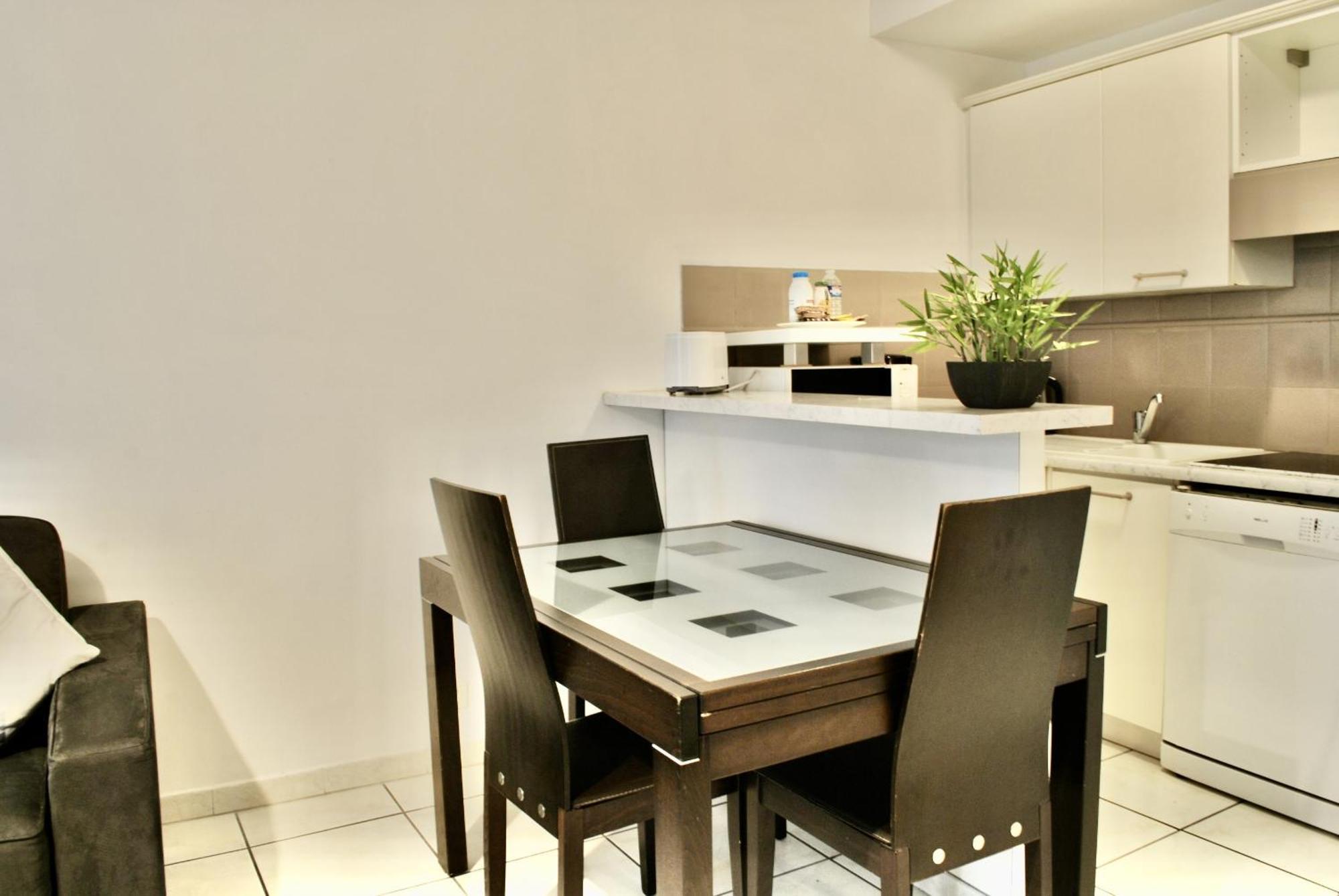 Centre Riviera 2p Lho5516 * Cannes